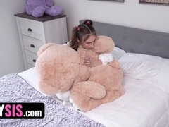 Chambre à dormir, Sucer une bite, Frère, Homme nu et filles habillées, Habillées, Mignonne, Seins naturels, Tabou