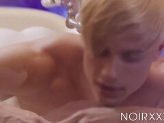 Handsome Alam Wernik and DeAngelo Jackson goes wet and wild in the shower