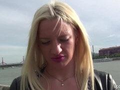Blonde, Tir de sperme, Gorge profonde, Queue, Allemand, Hard, Public, Jarretelles