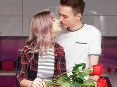 Enthousiasteling, Grote lul, Grote mammen, Blond, Pijpbeurt, Keuken, Kort haar, Tiener