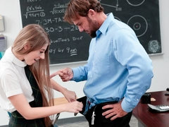 Sucer une bite, En levrette, Branlette thaïlandaise, Élève, Jupe, Dénudage, Professeur, Adolescente
