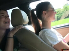 Большие сиськи, Бикини, Брюнетки, Чешки, Подружка, Лизание, Киски, Сиськи