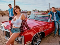 Enthousiasteling, Grote kont, Grote lul, Pijpbeurt, Rondborstig, Hondjeshouding, Buiten, Tatoeage