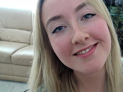 Blondine, Blasen, Handjob, Masturbation, Milf, Pornostars, Stiefmutter, Titten