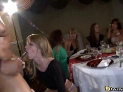 In den arsch, Grosser schwanz, Braunhaarige, Vollbusig, Cfnm, Milf, Party, Vintage