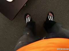 Grote lul, Bruinharig, Oudere vrouw, Handbeurt, Rijpe lesbienne, Moeder die ik wil neuken, Kantoor, Gezichtspunt