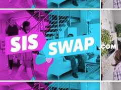 Grosse titten, Braunhaarige, Vollbusig, Fingern, Riesig, Milf, Sich ausziehen, Tätowierung