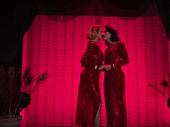 Gros seins, Blonde, Sucer une bite, Brunette brune, Branlette thaïlandaise, Rasée, Transsexuelle, Nénés