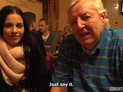 Schönheit, Braunhaarige, Tschechisch, Hardcore, Lecken, Öffentlich, Zwillinge