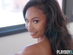 Gorgeous Ebony cougar hottie solo striptease