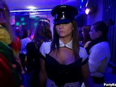 Blondine, Cfnm, Tanzen, Hundestellung, Gruppe, Orgie, Party, Rock