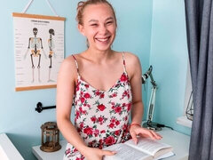 Adorable, Sucer une bite, Souple, Seins naturels, Cheveux courts, Maigrichonne, Adolescente, Nénés