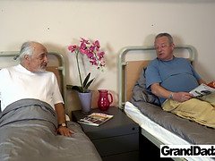 フェラチオ, Hd, なめる, 看護婦, オマンコ, ガリガリ, タトゥー, 三人