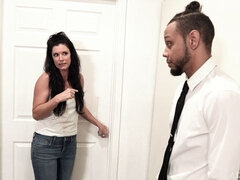 Schwarz, Blasen, Braunhaarige, Doppelpenetration, Handjob, Interrassisch, Flotter dreier, Titten