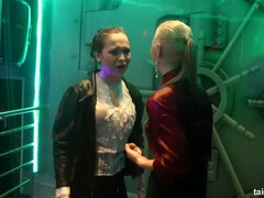 Kont, Dronken, Handbeurt, Hardcore, Lesbisch, Naakt, Orgie, Tieten likken