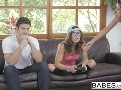 18 летние, Дочка, Очки, Поцелуи, Милф, Реалити, Испанки, Молоденькие