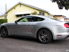 Блондинки, Брюнетки, В одежде, Секс без цензуры, Поцелуи, Лизание, Мастурбация, Голышом