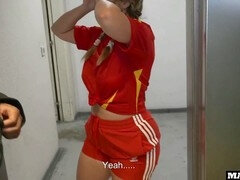 18 jaar, Enthousiasteling, Grote kont, Grote lul, Pijpbeurt, Dubbele penetratie, Openbaar, Tiener