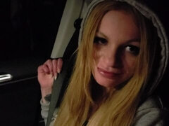 Enthousiasteling, Blond, Pijpbeurt, Auto, Sperma in mond, Sperma shot, Likken, Buiten