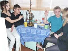 Sucer une bite, En levrette, Le plan cul à quatre, Hard, Fête, Russe, Maigrichonne, Adolescente