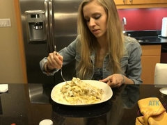 Enthousiasteling, Blond, Jurk, Vriendin, Gezichtspunt, Mager, Roken, Tieten likken