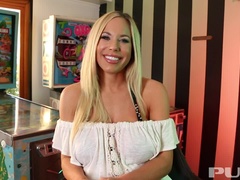 Gros seins, Blonde, Mère que j'aimerais baiser, Allumeuse