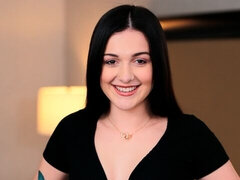 Sucer une bite, Brunette brune, Mignonne, En levrette, Branlette thaïlandaise, Masturbation, Rasée, Nénés