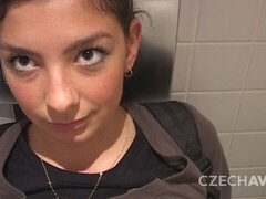 Leie, Grosse titten, Braunhaarige, Geld, Öffentlich, Rasiert, Jungendliche (18+), Toilette