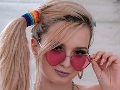 Cul, Sucer une bite, En levrette, Branlette thaïlandaise, Seins naturels, Chatte, Rasée, Tabou