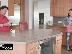 Gros cul, Grosse bite, Tir de sperme, Famille, Mère que j'aimerais baiser, Rasée, Tatouage, Nénés