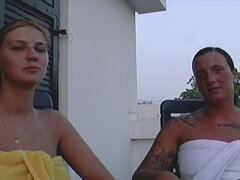 18 jaar, Vuisten, Masturbatie, Buiten, Kut duiken, Softcore pornografie, Tiener, Speelgoed