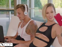 Grosser arsch, Blondine, Blasen, Schwanz, Aufs gesicht abspritzen, Hardcore, Realität, Reiten