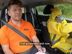 Noire, Sucer une bite, Voiture, Queue, En levrette, Seins naturels, Jarretelles, Tatouage