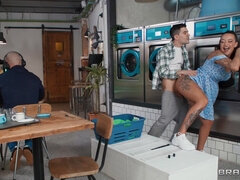 Kont, Grote lul, Openbaar, Kut duiken, Tieten likken, Nat