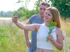 Arsch, Blondine, Küssen, Lecken, Natürlichen titten, Im freien, Jungendliche (18+), Titten