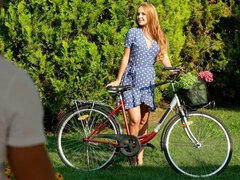 Blondine, Blasen, Hundestellung, Küssen, Milf, Im freien, Muschi, Titten