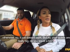 Gros seins, Plantureuse, Voiture, En levrette, Branlette thaïlandaise, De plein air, Pov, Nénés