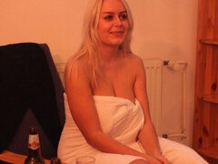 素人, ぽっちゃり, デカ尻, デカパイ, ブロンド, オナニー, 一人, ストリッピング