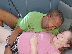 Américain, Belle grosse femme bgf, Sucer une bite, Homme nu et filles habillées, Femme couguar, Éjaculer dans la bouche, Tir de sperme, Grosse