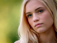 In den arsch, Bisexuell, Blondine, Blasen, Aufs gesicht abspritzen, Hardcore, Lingerie, Flotter dreier