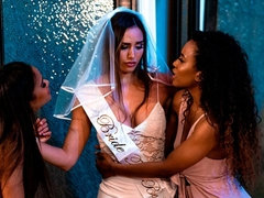 Sucer une bite, En levrette, Noir ébène, Branlette thaïlandaise, Interracial, Léchez, Rasée, Adolescente