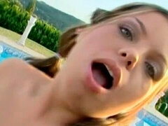 Leie, Grosser arsch, Blasen, Hundestellung, Natürlichen titten, Pool, Dürr, Jungendliche (18+)