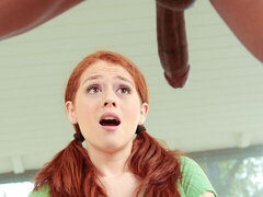 Sucer une bite, Brunette brune, En levrette, Première fois, Interracial, Chatte, Maigrichonne, Adolescente