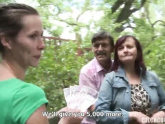 ぽっちゃり, デカ尻, デカパイ, 手コキする, 熟年, 淫乱熟女, ハメ撮り, 三人