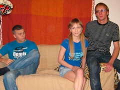 Betrug, Gehörnter ehemann, Hundestellung, Natürlichen titten, Russisch, Dürr, Jungendliche (18+), Titten