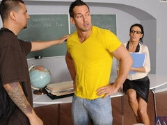 Grosser arsch, Grosser schwanz, Grosse titten, Blasen, Braunhaarige, Vollbusig, Schwanz, Hundestellung