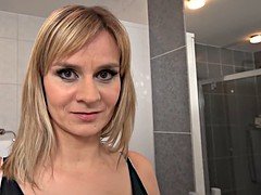 Grote mammen, Blond, Rondborstig, Masturbatie, Rijpe lesbienne, Moeder die ik wil neuken, Moeder, Douche