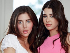 Fingern, Küssen, Lesbisch, Lingerie, Strapon, Entkleiden, Jungendliche (18+), Titten