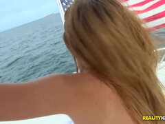 Amateur, Anal, Tir de sperme, Faciale, Huilée, De plein air, Piercing, Maigrichonne