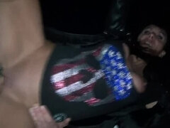 Grosser schwanz, Grosse titten, Blasen, Sperma im mund, Hd, Milf, Im freien, Öffentlich